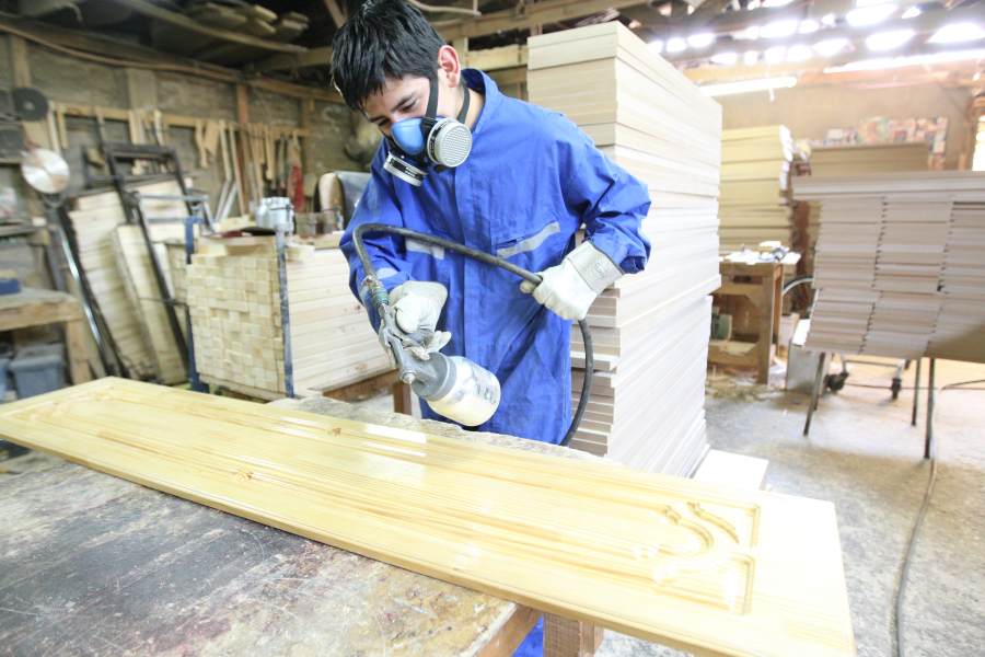 Iplisa  La importancia de usar barniz exterior en tus proyectos de madera